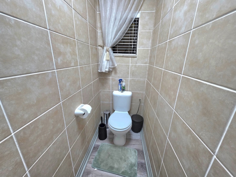 5 Bedroom Property for Sale in Morelig Free State